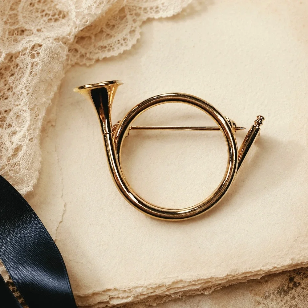 Napier Vintage French Horn Brooch Gold Tone Circular Orchestra Instrument Pin